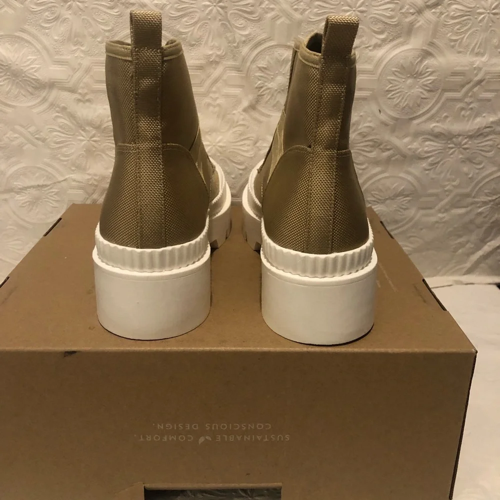 Calvin Klein Berti Chelsea lug sole boots in beige women’s size 8 brand new - Picture 5 of 13